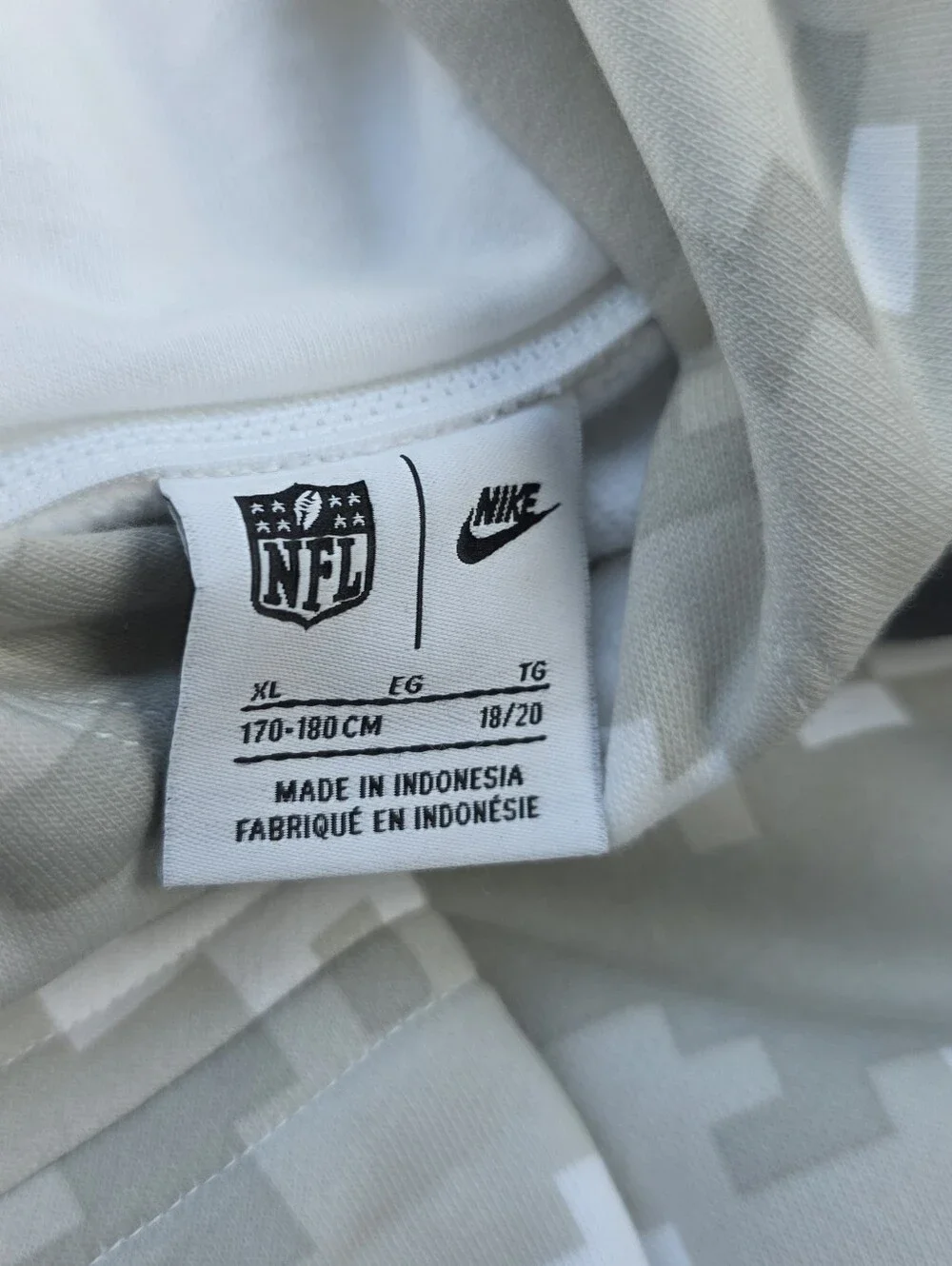 Nike Artic Camo New England Patriots 2024 Salute To Service Club Fleece Hoodie